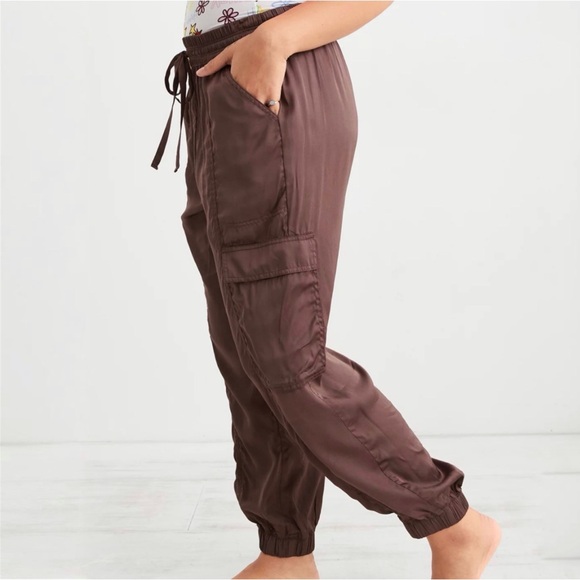 Aerie Brown Silky Satin lightweight Jogger Pants with Cargo Pockets Sz Med - Picture 2 of 10